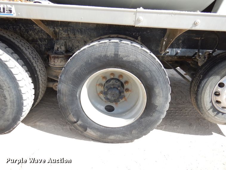 image for item GC9940 2005 Kenworth W900  ready mix truck