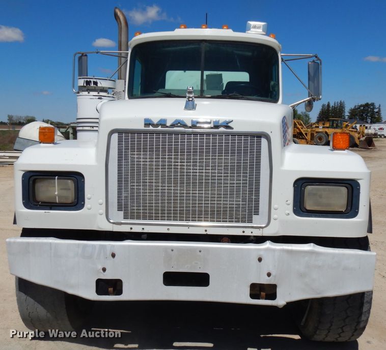 image for item GC9941 1999 Mack RD690S  ready mix truck
