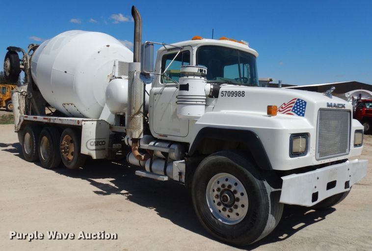 image for item GC9941 1999 Mack RD690S  ready mix truck