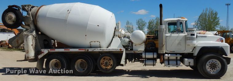 image for item GC9941 1999 Mack RD690S  ready mix truck