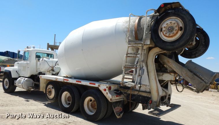 image for item GC9941 1999 Mack RD690S  ready mix truck