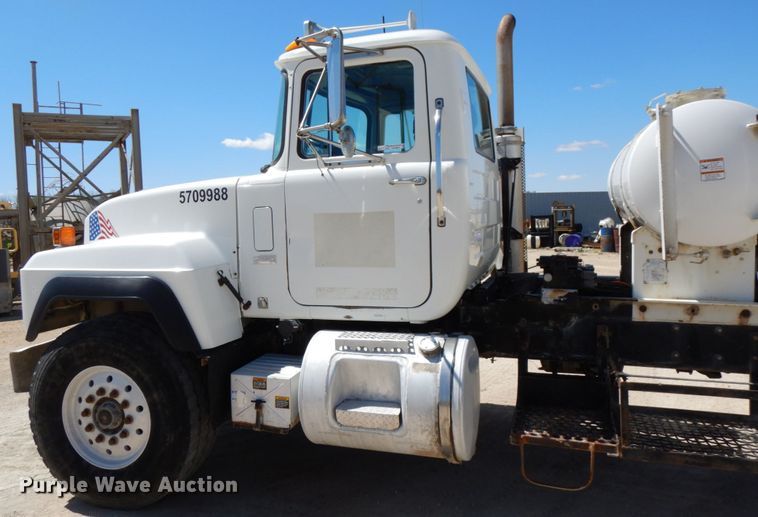 image for item GC9941 1999 Mack RD690S  ready mix truck