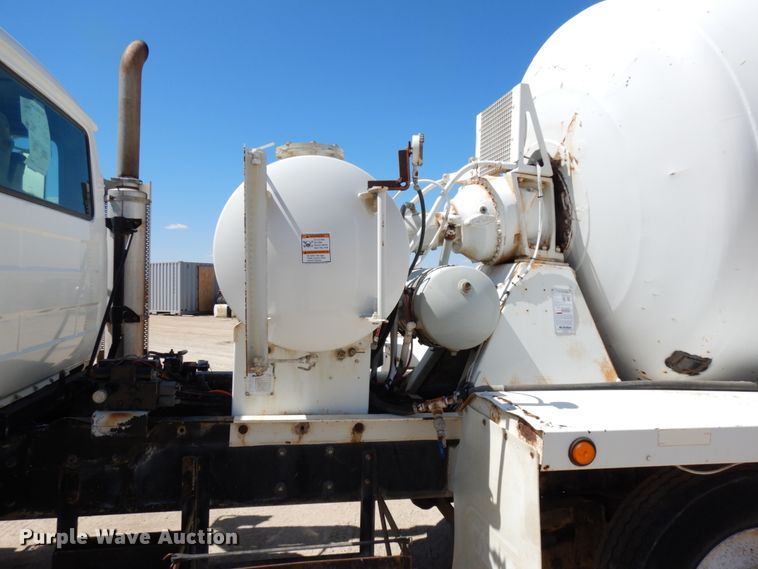 image for item GC9941 1999 Mack RD690S  ready mix truck