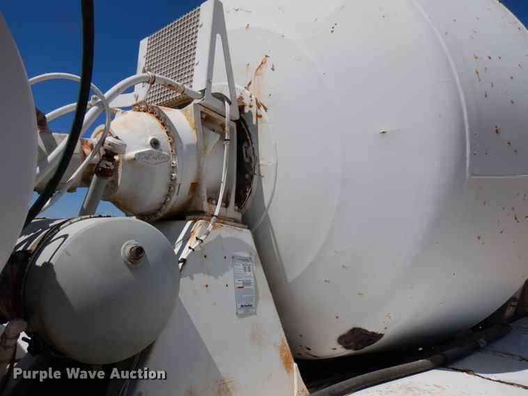 image for item GC9941 1999 Mack RD690S  ready mix truck