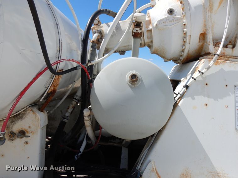 image for item GC9941 1999 Mack RD690S  ready mix truck