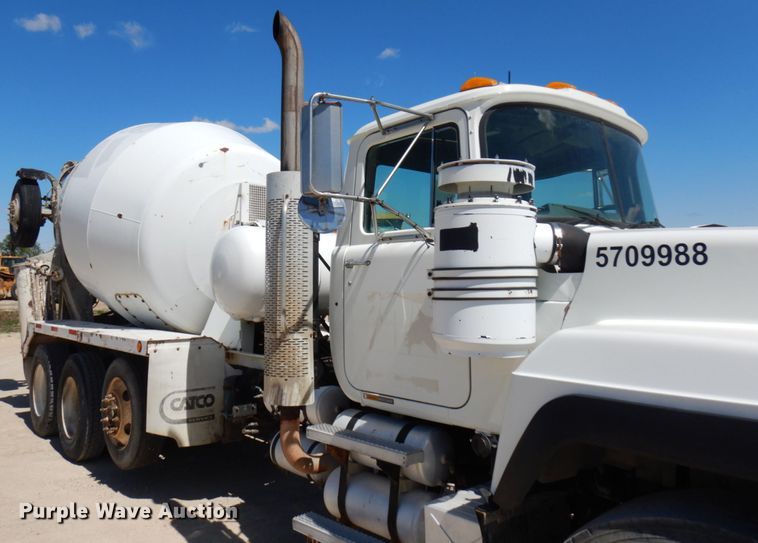 image for item GC9941 1999 Mack RD690S  ready mix truck