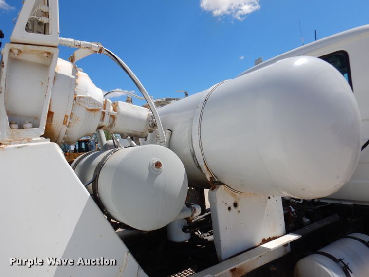 image for item GC9941 1999 Mack RD690S  ready mix truck