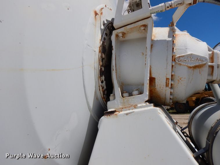 image for item GC9941 1999 Mack RD690S  ready mix truck