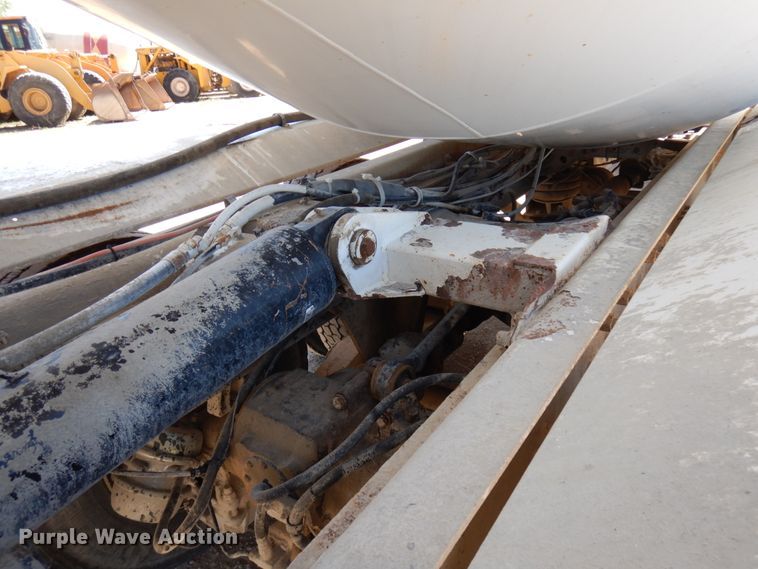 image for item GC9941 1999 Mack RD690S  ready mix truck