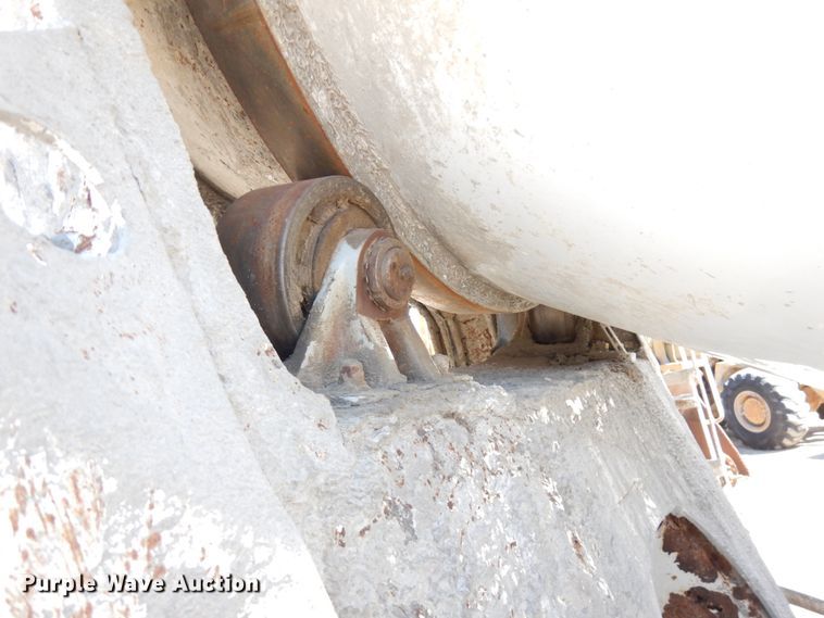 image for item GC9941 1999 Mack RD690S  ready mix truck