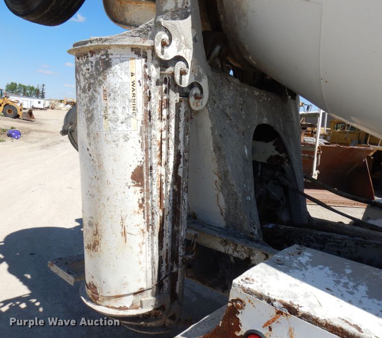 image for item GC9941 1999 Mack RD690S  ready mix truck