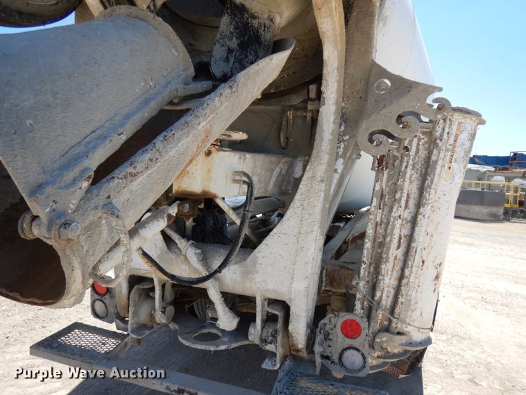 image for item GC9941 1999 Mack RD690S  ready mix truck