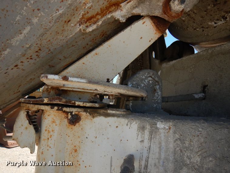 image for item GC9941 1999 Mack RD690S  ready mix truck