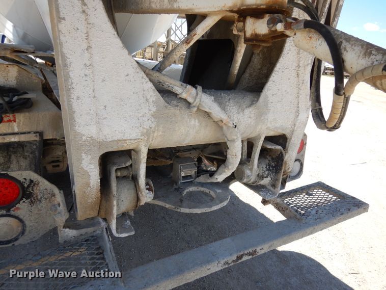 image for item GC9941 1999 Mack RD690S  ready mix truck