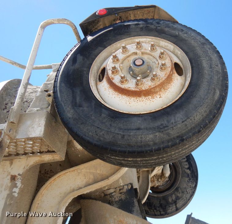 image for item GC9941 1999 Mack RD690S  ready mix truck