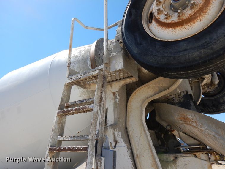 image for item GC9941 1999 Mack RD690S  ready mix truck