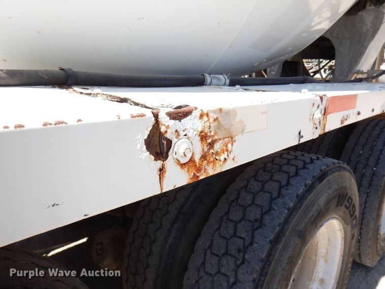 image for item GC9941 1999 Mack RD690S  ready mix truck