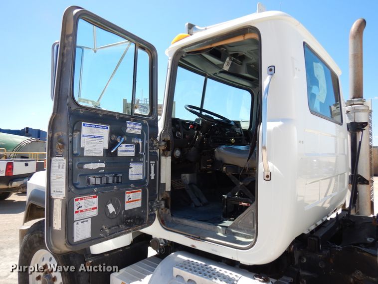 image for item GC9941 1999 Mack RD690S  ready mix truck