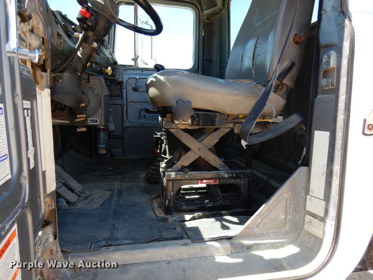 image for item GC9941 1999 Mack RD690S  ready mix truck