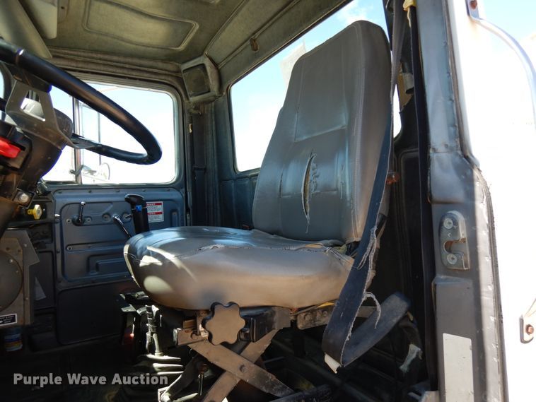 image for item GC9941 1999 Mack RD690S  ready mix truck