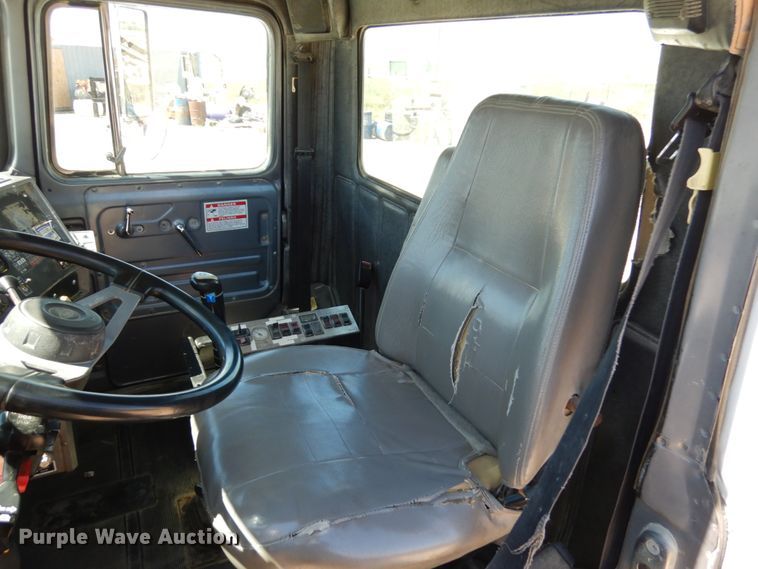 image for item GC9941 1999 Mack RD690S  ready mix truck