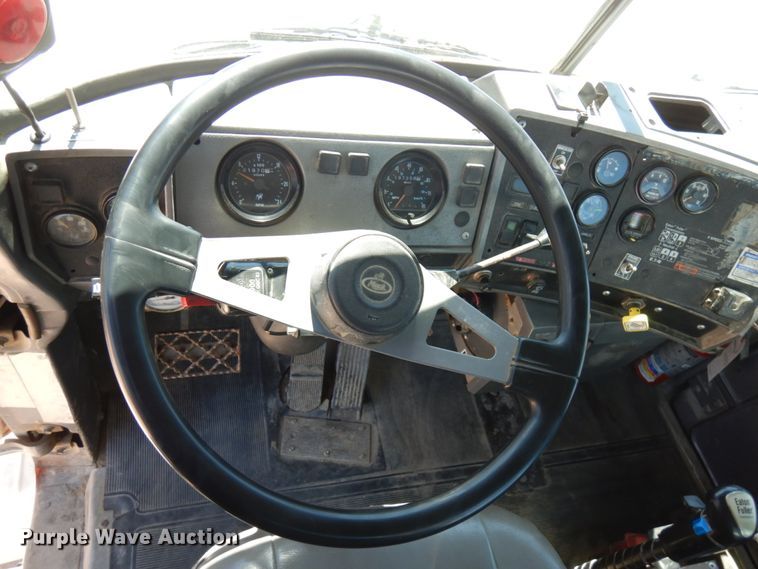 image for item GC9941 1999 Mack RD690S  ready mix truck