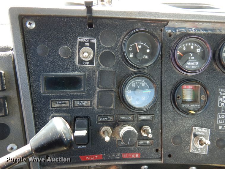 image for item GC9941 1999 Mack RD690S  ready mix truck