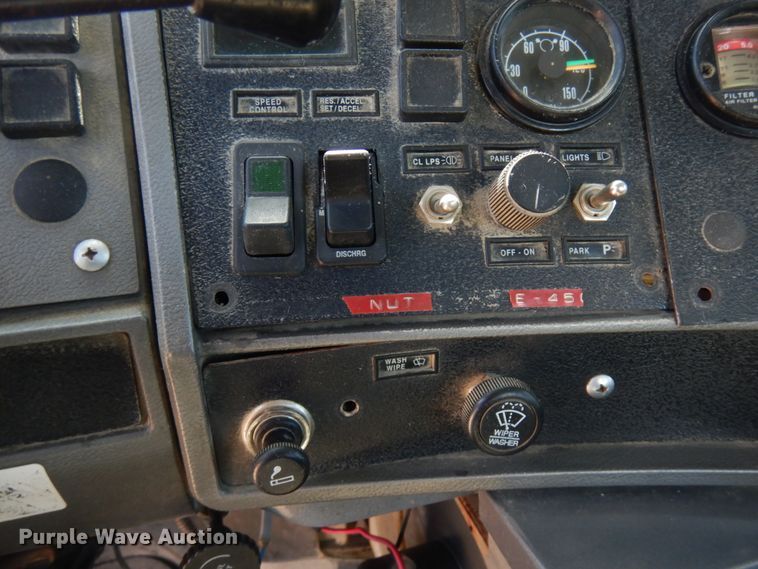 image for item GC9941 1999 Mack RD690S  ready mix truck