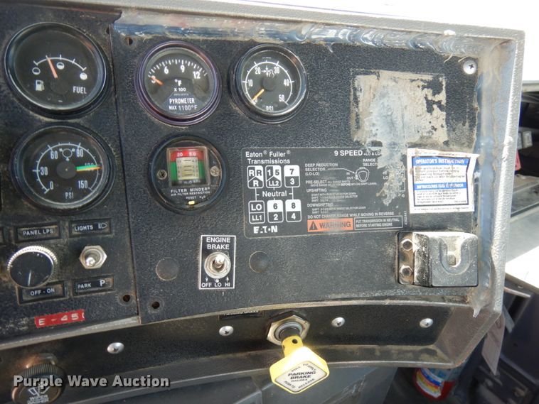 image for item GC9941 1999 Mack RD690S  ready mix truck