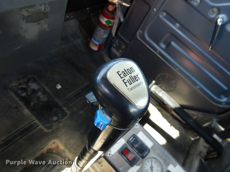 image for item GC9941 1999 Mack RD690S  ready mix truck