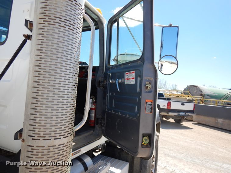 image for item GC9941 1999 Mack RD690S  ready mix truck