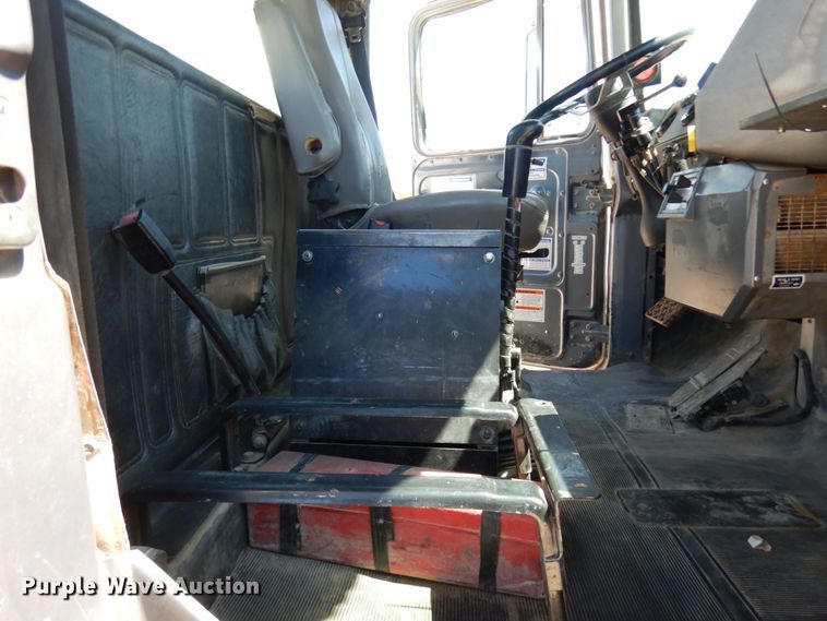 image for item GC9941 1999 Mack RD690S  ready mix truck