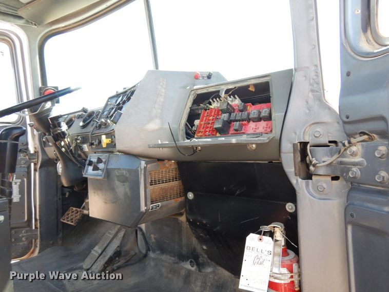 image for item GC9941 1999 Mack RD690S  ready mix truck