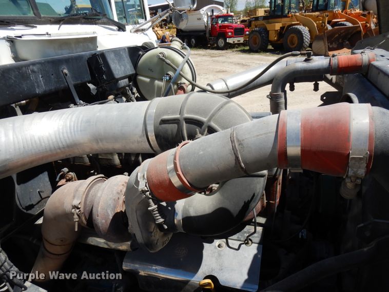 image for item GC9941 1999 Mack RD690S  ready mix truck