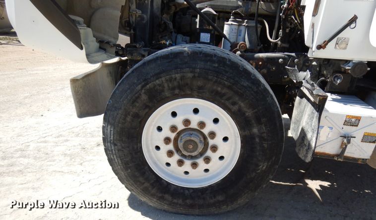 image for item GC9941 1999 Mack RD690S  ready mix truck