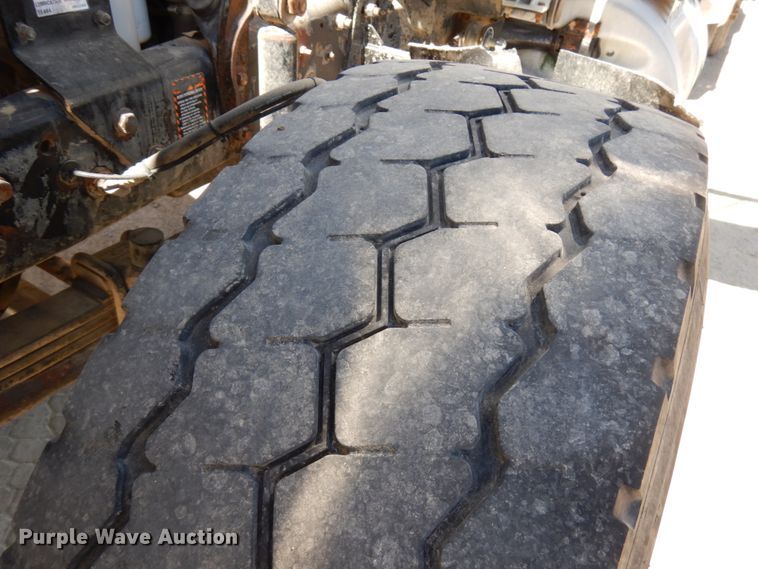 image for item GC9941 1999 Mack RD690S  ready mix truck