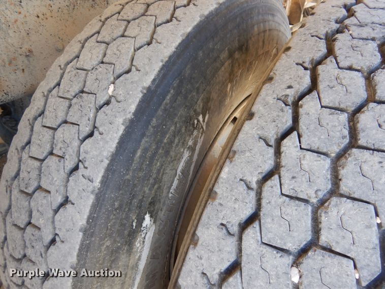 image for item GC9941 1999 Mack RD690S  ready mix truck