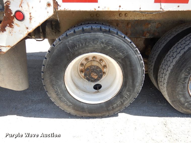 image for item GC9941 1999 Mack RD690S  ready mix truck