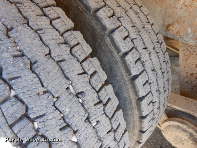 image for item GC9941 1999 Mack RD690S  ready mix truck