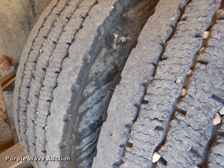 image for item GC9941 1999 Mack RD690S  ready mix truck