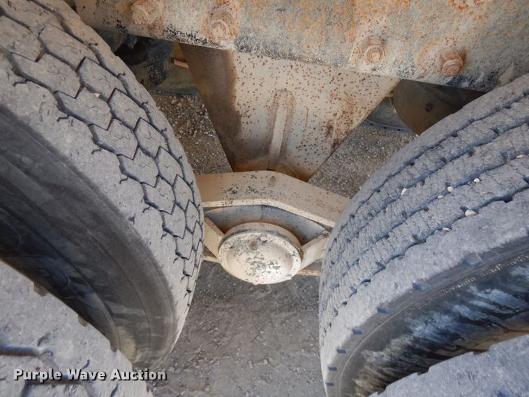 image for item GC9941 1999 Mack RD690S  ready mix truck