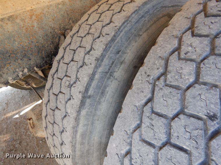 image for item GC9941 1999 Mack RD690S  ready mix truck