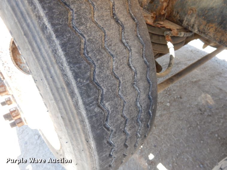 image for item GC9941 1999 Mack RD690S  ready mix truck