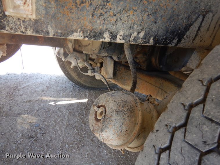 image for item GC9941 1999 Mack RD690S  ready mix truck