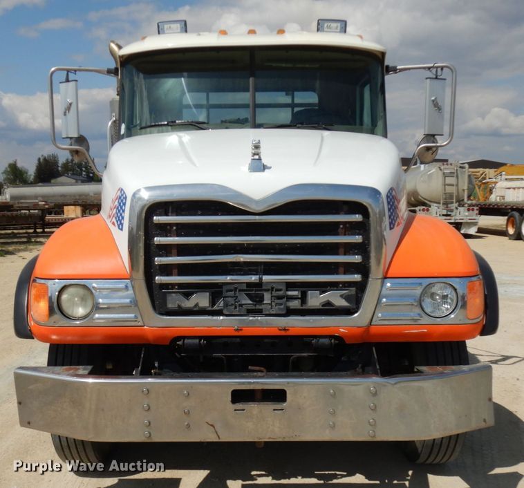 image for item GC9948 2003 Mack CV713  semi truck