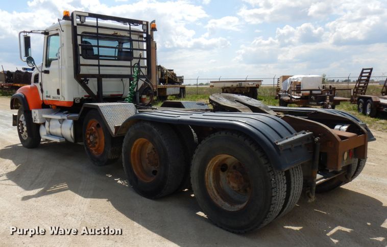 image for item GC9948 2003 Mack CV713  semi truck