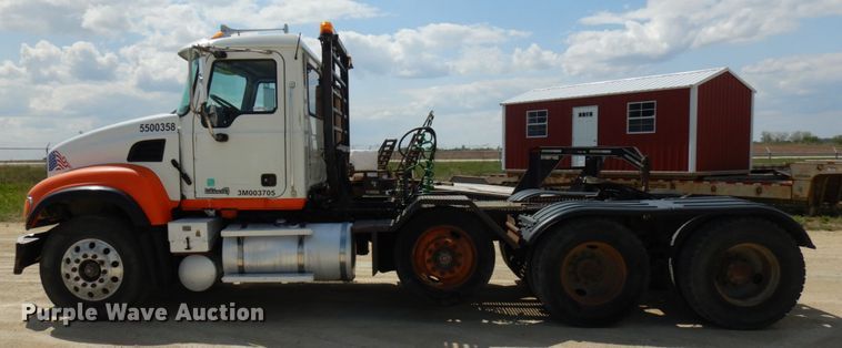 image for item GC9948 2003 Mack CV713  semi truck