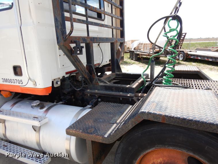 image for item GC9948 2003 Mack CV713  semi truck