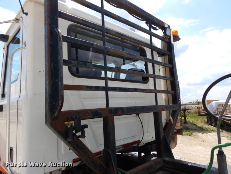 image for item GC9948 2003 Mack CV713  semi truck