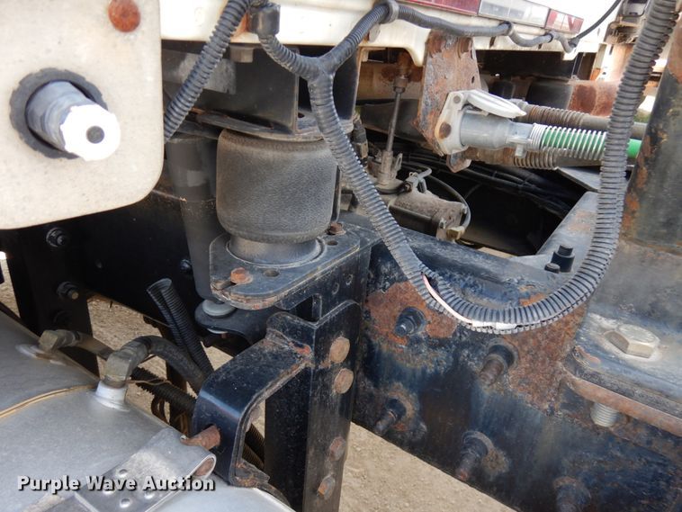 image for item GC9948 2003 Mack CV713  semi truck